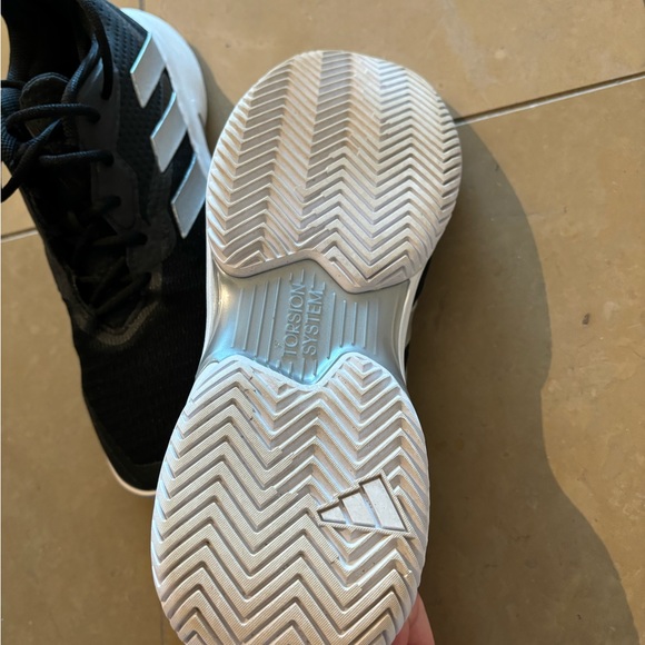 Adidas Tennis Shoes - Picture 2 of 9